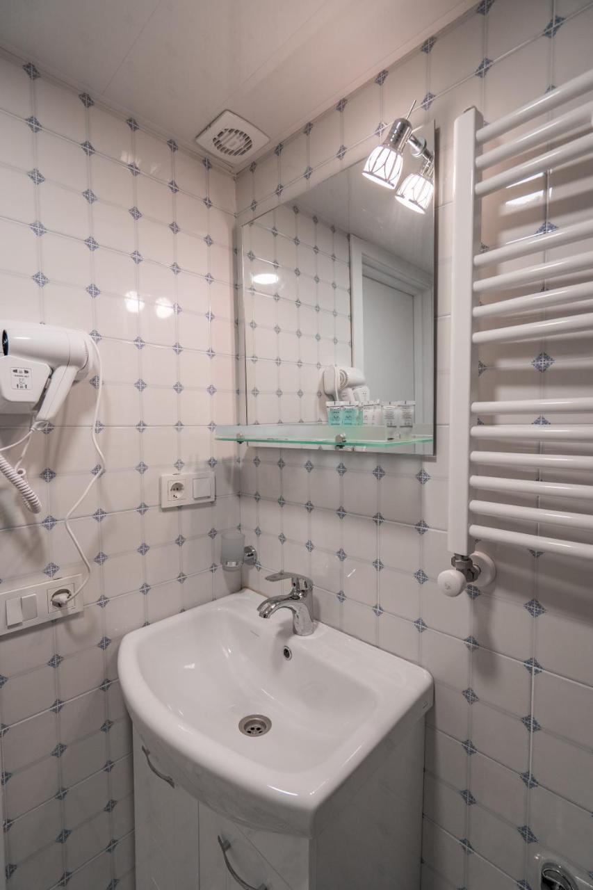 טביליסי Mini Hotel On Aghmashenebeli Ave מראה חיצוני תמונה